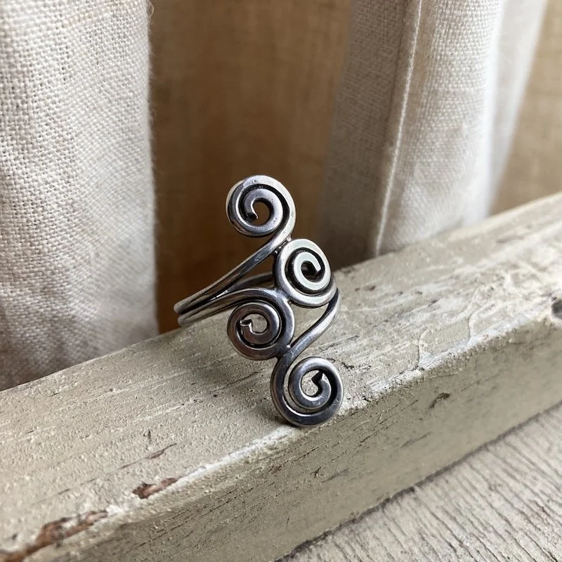 vintage sterling silver swirly spiral ring 2.jpeg