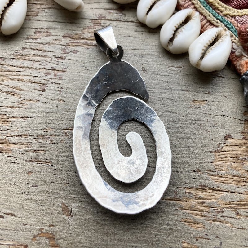 vintage sterling silver hammered spiral pendant 3.jpeg