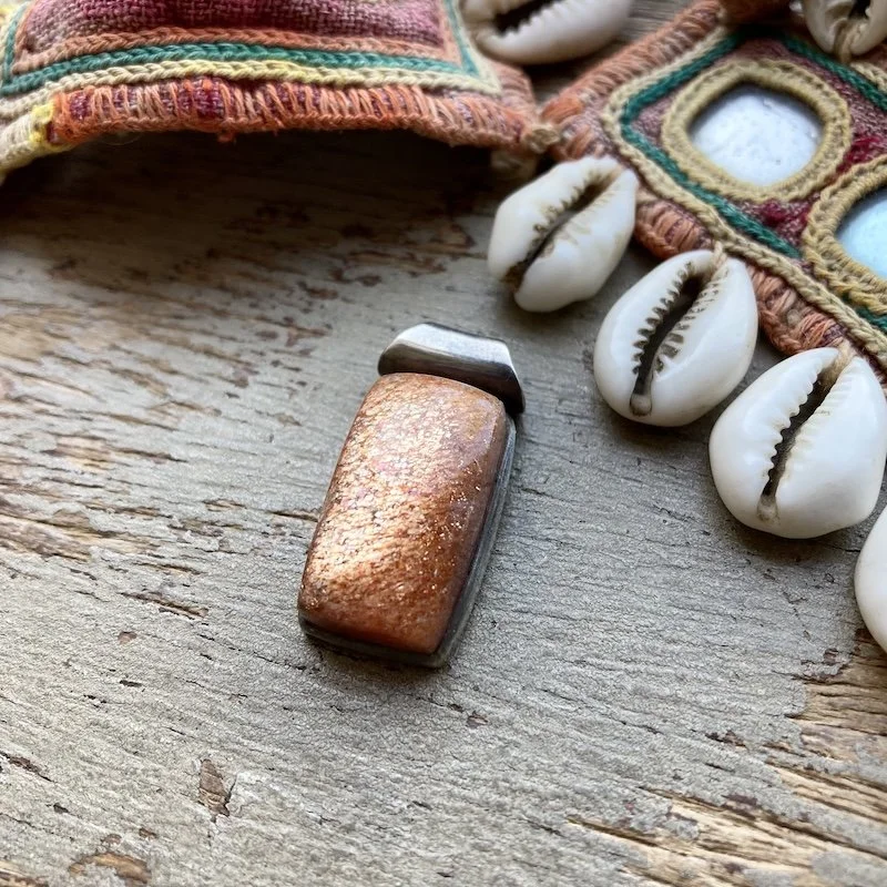 vintage sterling silver sunstone pendant 2.jpeg