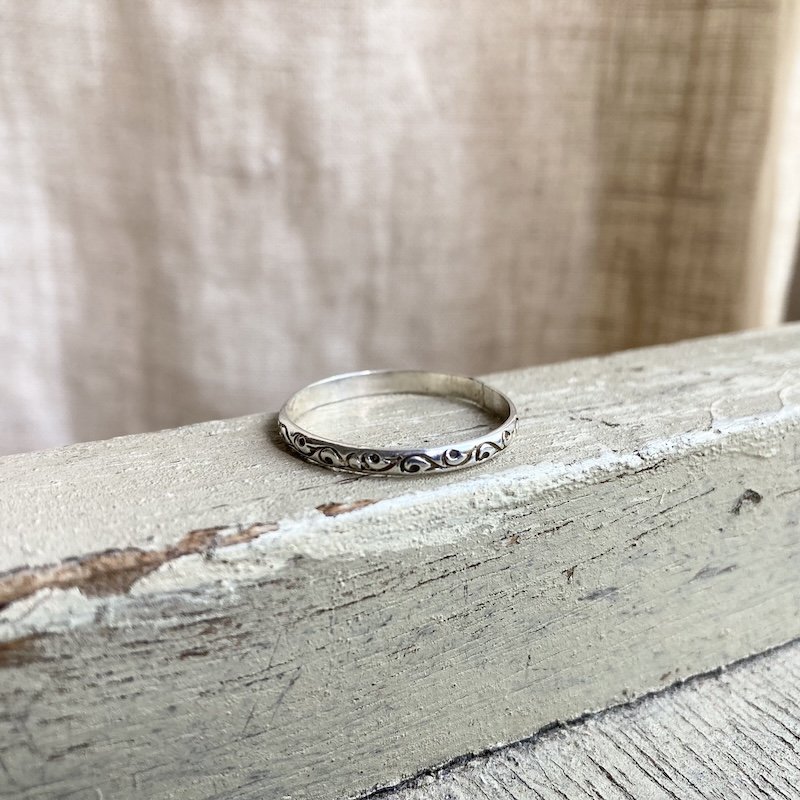 ornate sterling silver band ring 2.jpeg