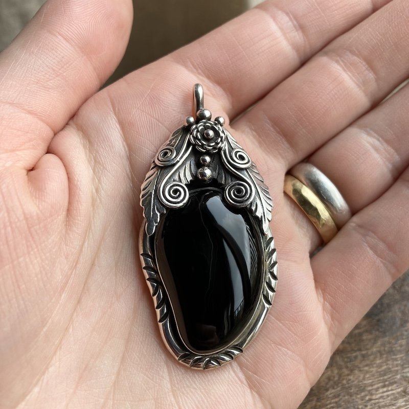 Stunning Vintage Southwestern Solid Silver Black Agate Pendant
