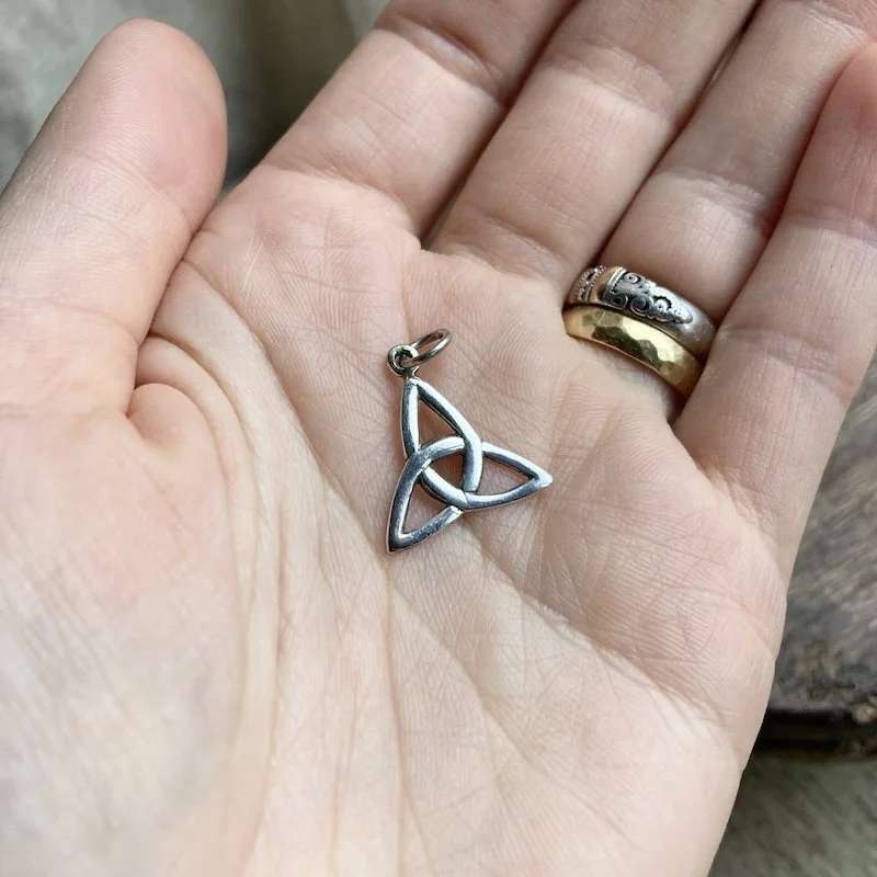 vintage sterling silver celtic knot pendant 3.jpeg