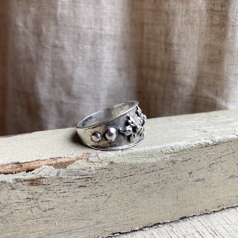 Pretty Vintage Ornate Sterling Silver Floral Ring