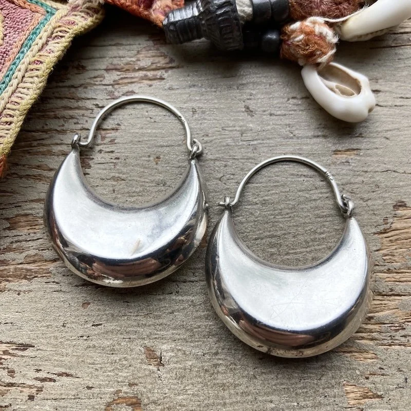 vintage sterling silver crescent hoop earrings 1.jpeg