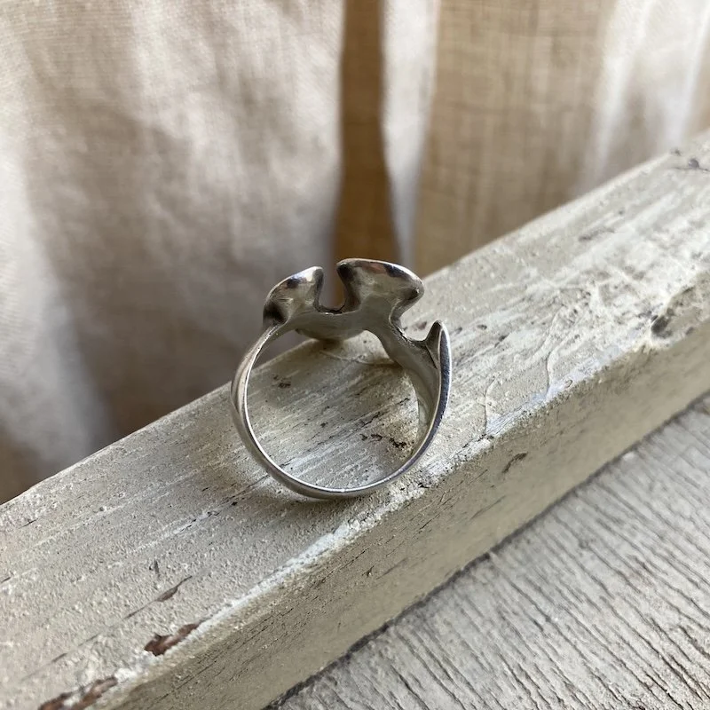 vintage abstract solid silver ring 3.jpeg