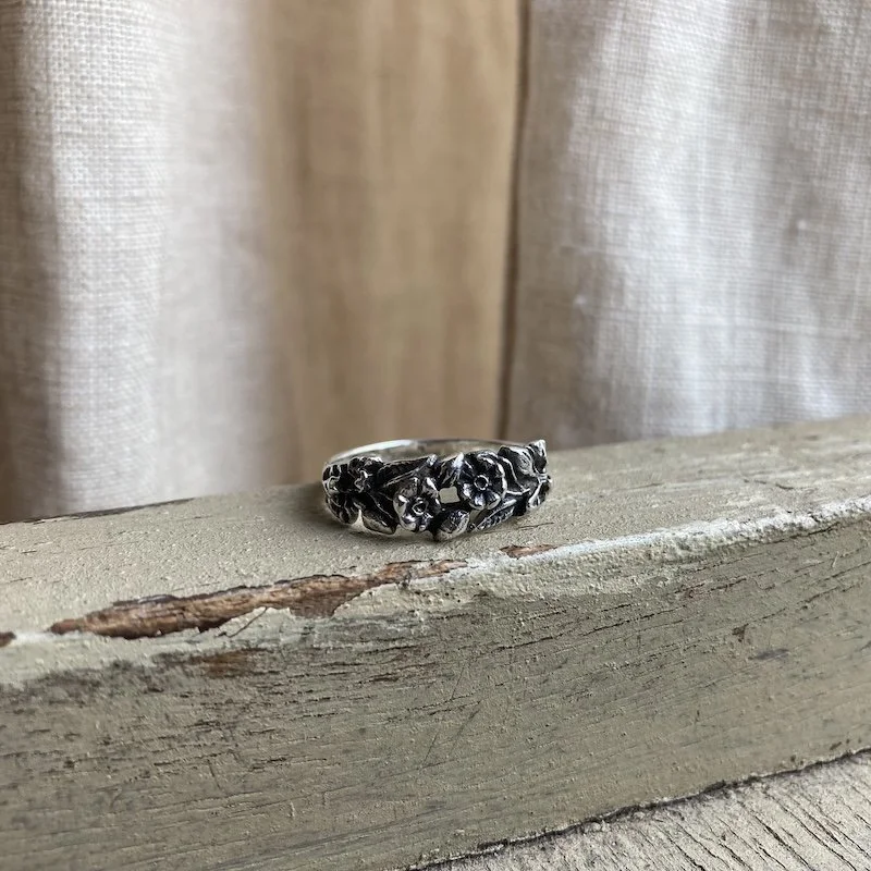 vintage sterling silver flower garland ring 2.jpeg