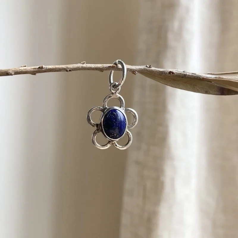 lapis lazuli flower pendant 4.jpeg