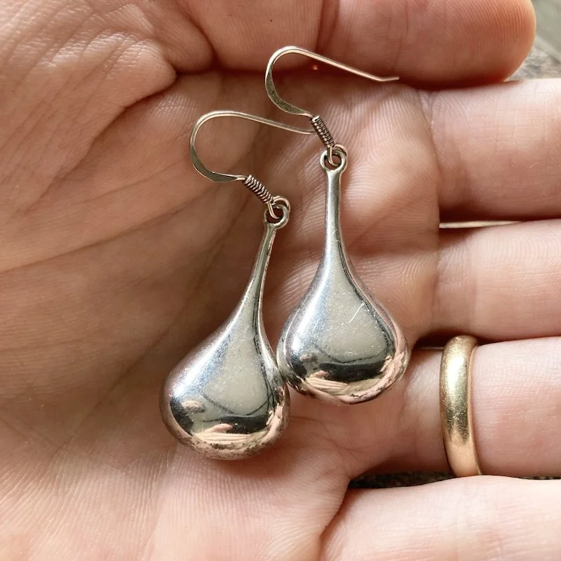 simple droplet earrings .jpeg