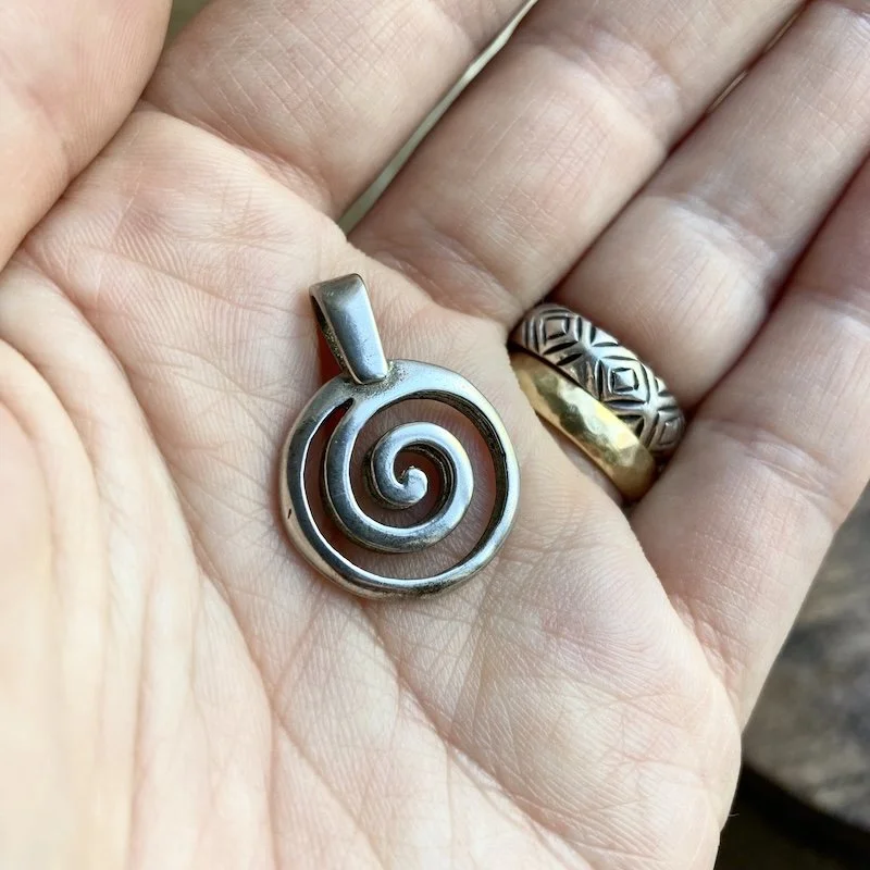 vintage sterling silver spiral pendant 3.jpeg