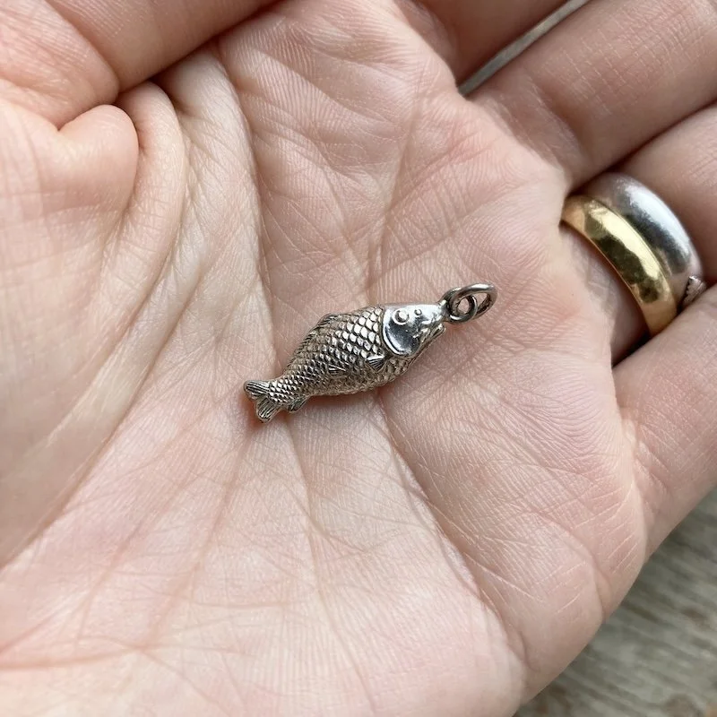 vintage sterling silver fish pendant 3.jpeg
