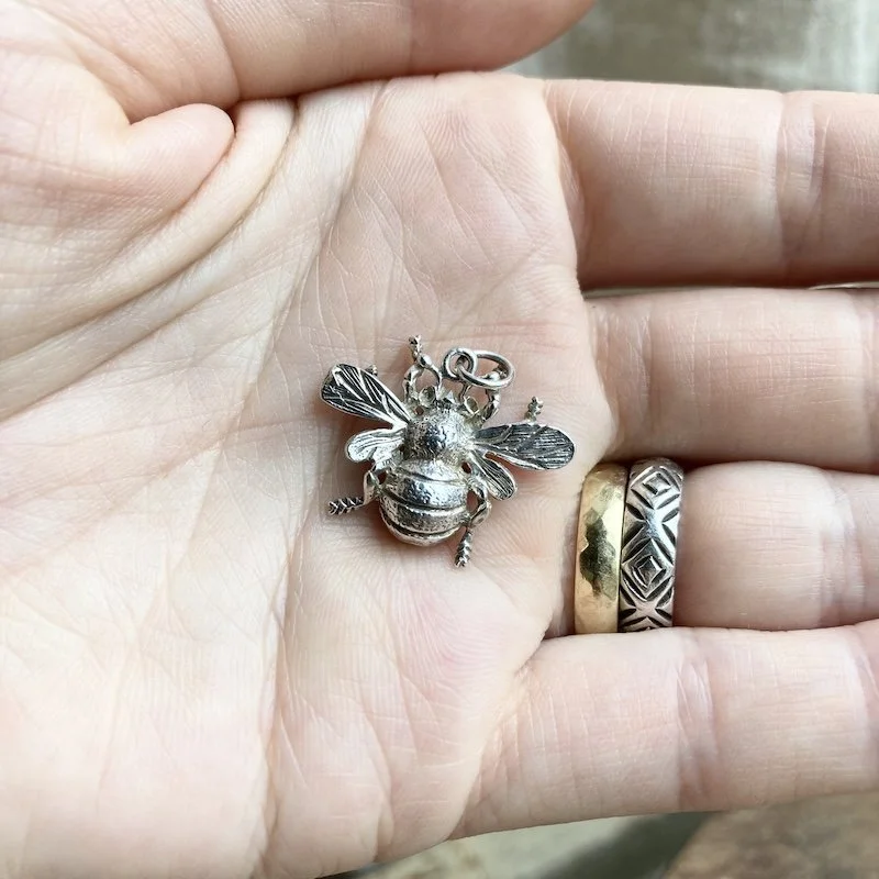 vintage sterling silver bee pendant 4.jpeg