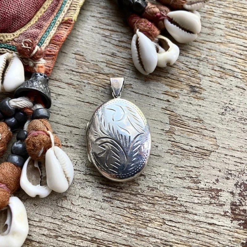 vintage enraved sterling silver oval locket 1.jpeg