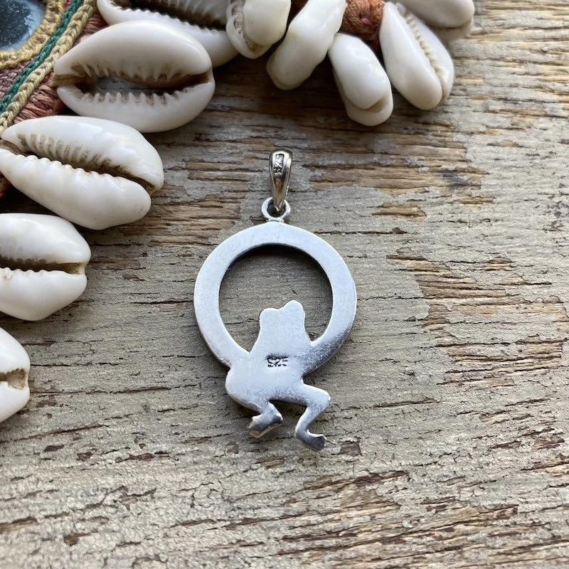 vintage sterling silver frog pendant 2.jpeg