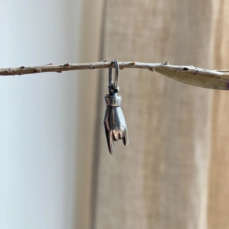 vintage sterling silver 'mano cornuto' pendant 5.jpeg