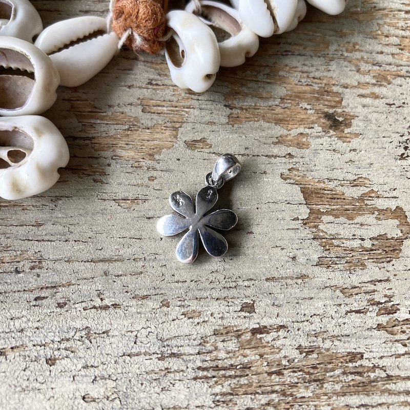 pretty sterling silver flower charm 2.jpeg