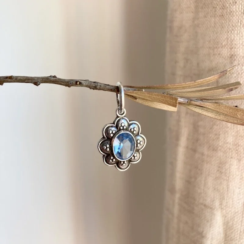 vintage sterling silver blue crystal pendant 4.jpeg