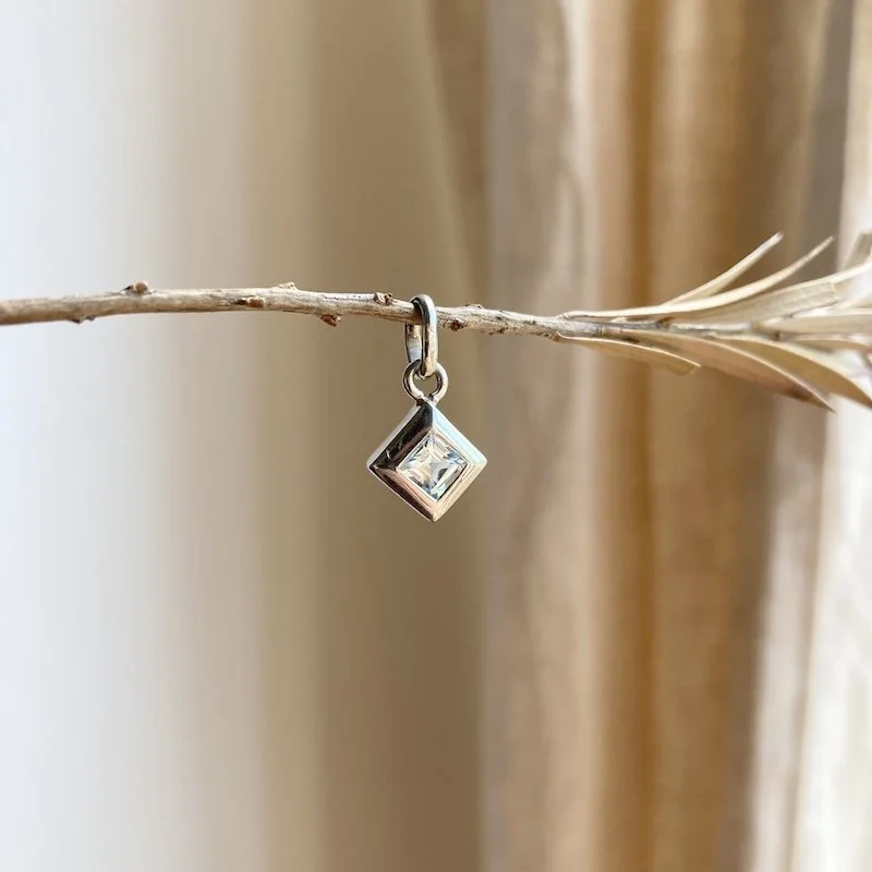 sterling silver blue topaz pendant 4.jpeg
