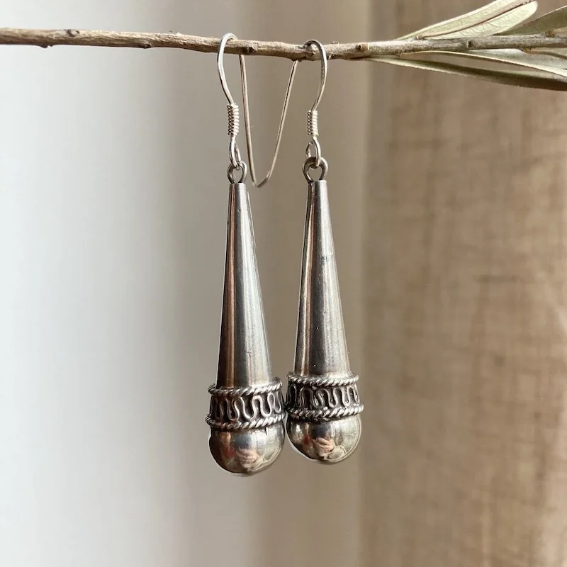 vintage balinese sterling silver dangly earrings 4.jpeg