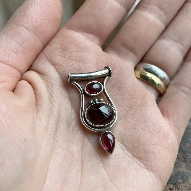 vintage sterling silver and garnet pendant 4.jpeg
