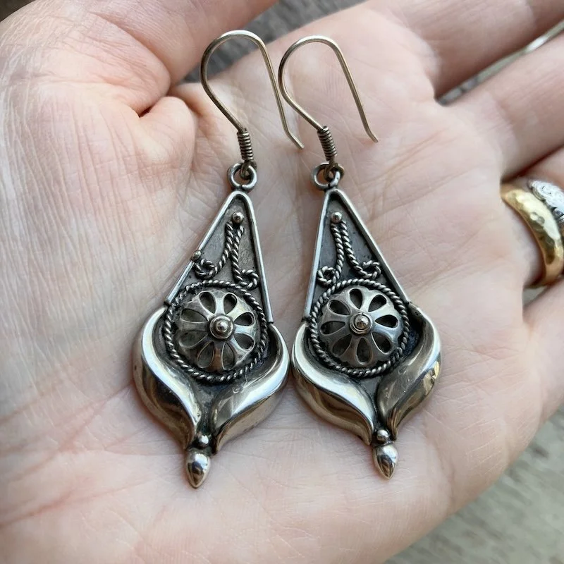 vintage ornate sterling silver dangly earrings 4.jpeg