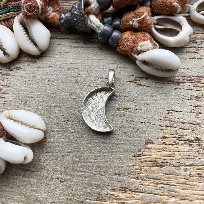 vintage sterling silver crescent moon pendant 2.jpeg