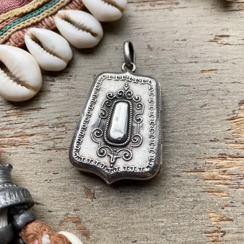 vintage ornate sterling silver locket 2.jpeg