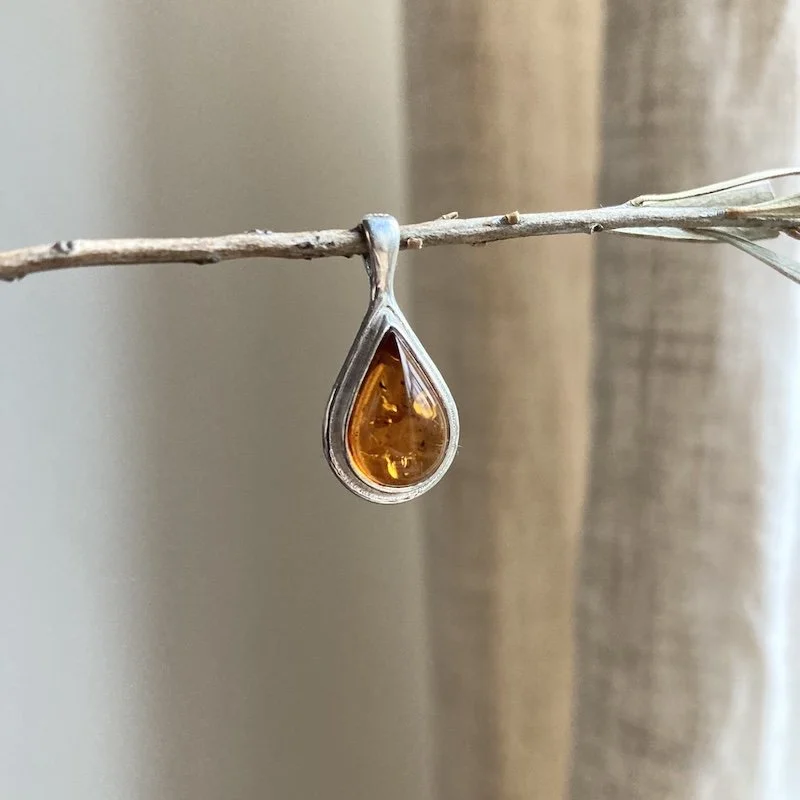 simple sterling silver and amber pendant 4.jpeg