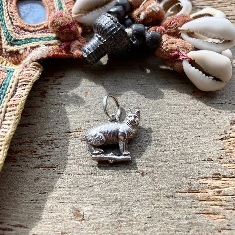 vintage sterling silver cat pendant 1.jpeg