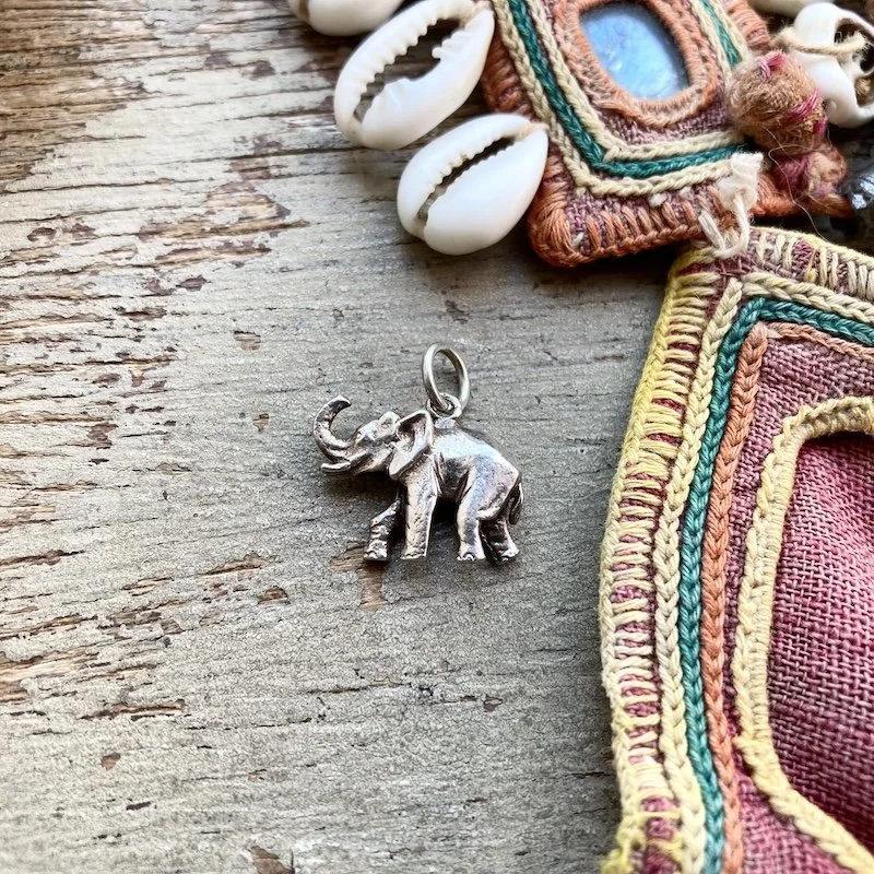 vintage solid silver elephant pendant 1 .jpeg