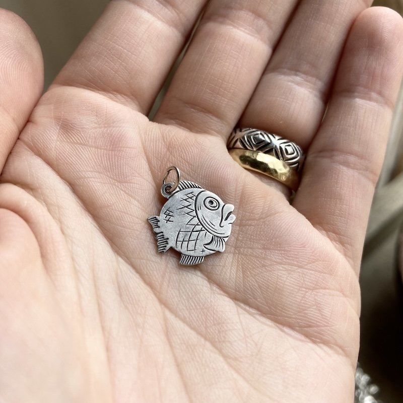 vintage 830 silver fish pendant 3.jpeg