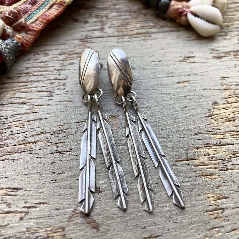 Vintage southwestern sterling silver dangly feather earrings 1.jpeg