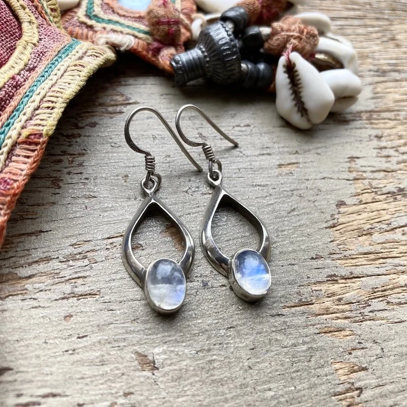 vintage sterling silver rainbow moonstone earrings 1.jpeg