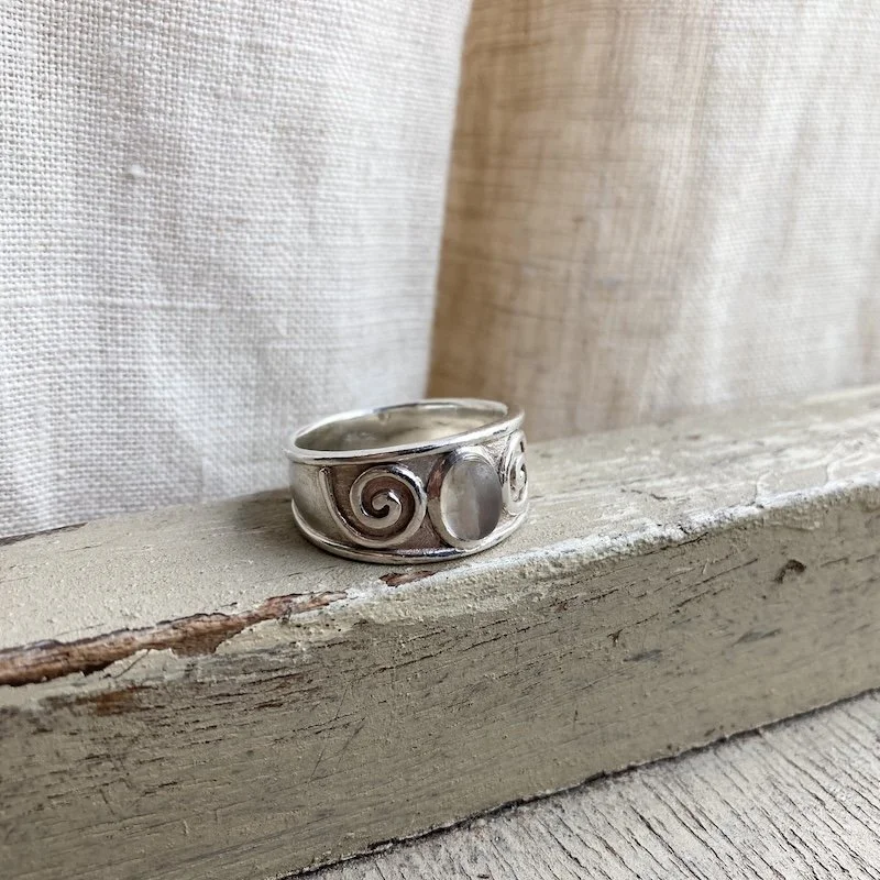 vintage solid silver swirly rainbow moonstone ring 1.jpeg