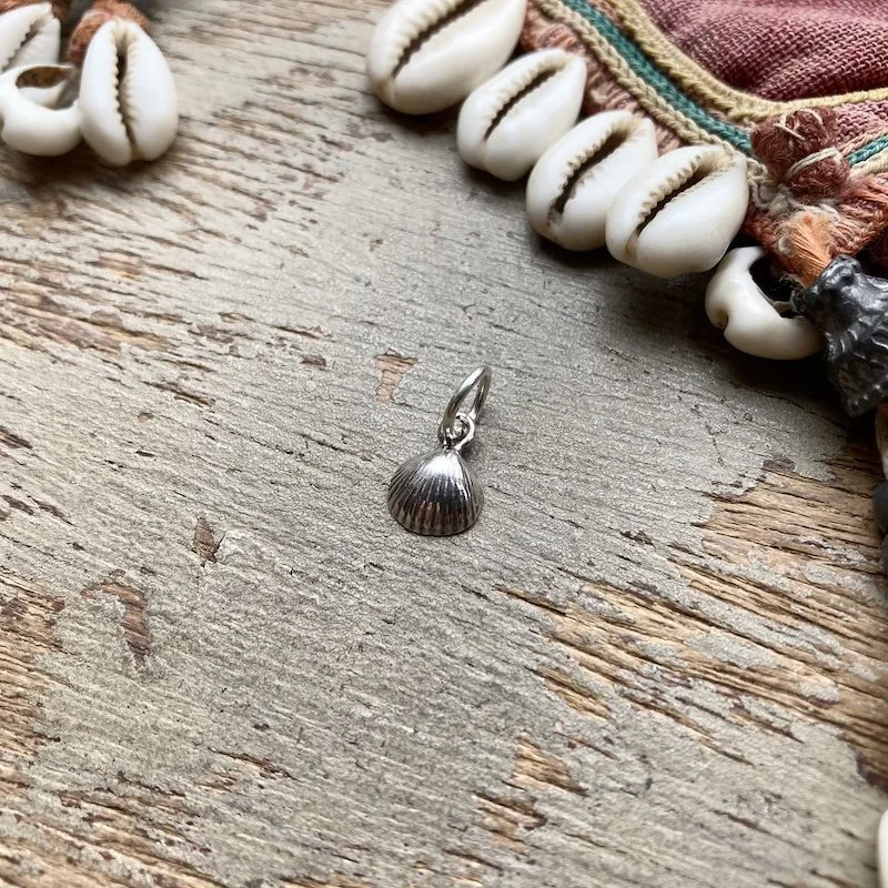 sterling silver cockle shell pendant.jpeg