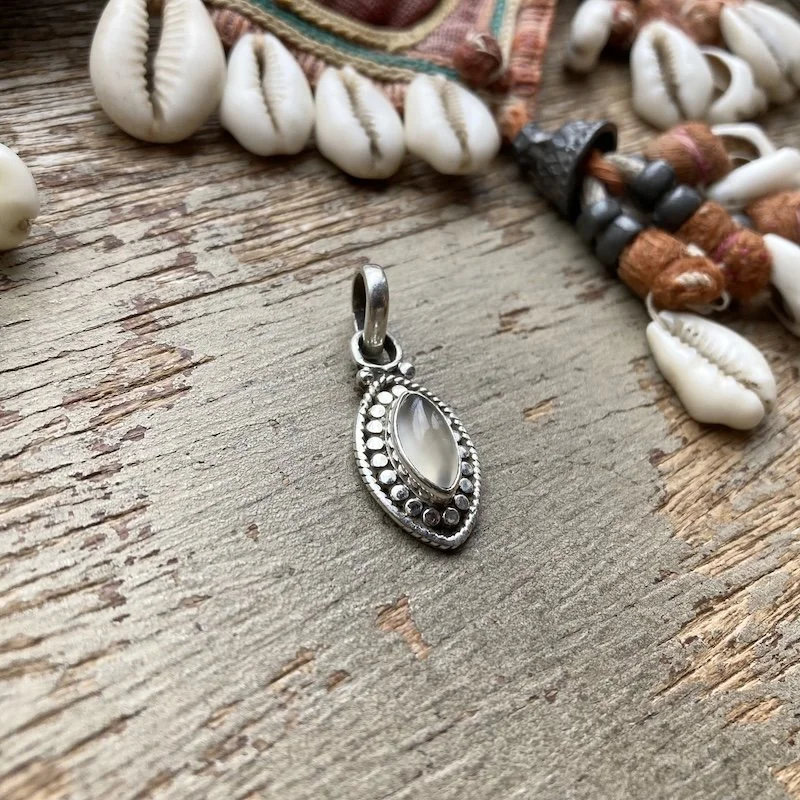 ornate sterling silver chalcedony pendant 2.jpeg