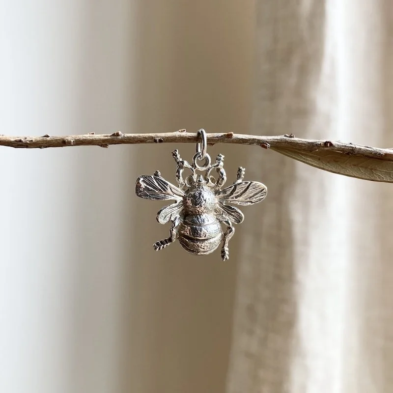 vintage sterling silver bee pendant 5.jpeg