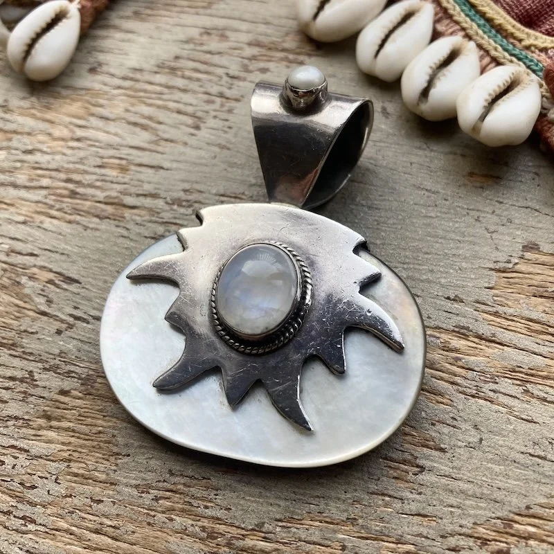 vintage sterling silver mother of pearl pendant 2.jpeg