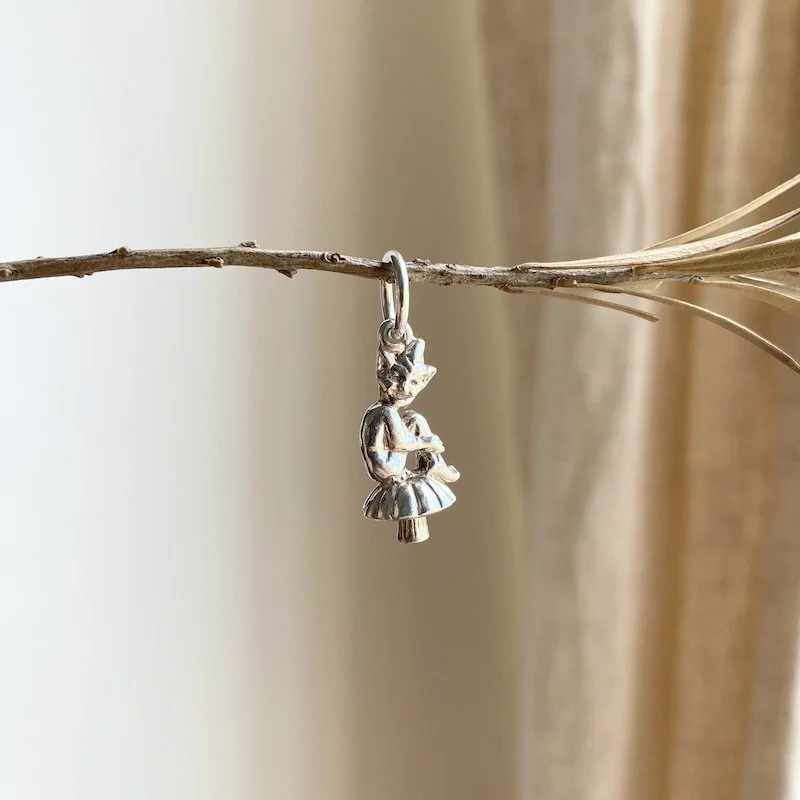 vintage sterling silver lucky pixie pendant 4.jpeg