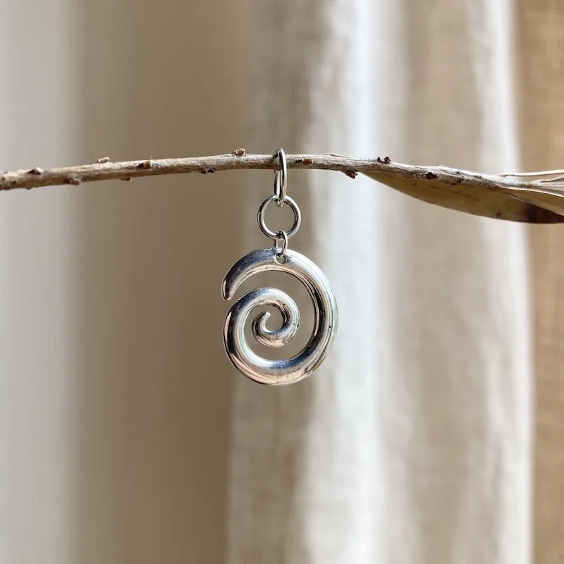 simple sterling silver spiral pendant 4.jpeg