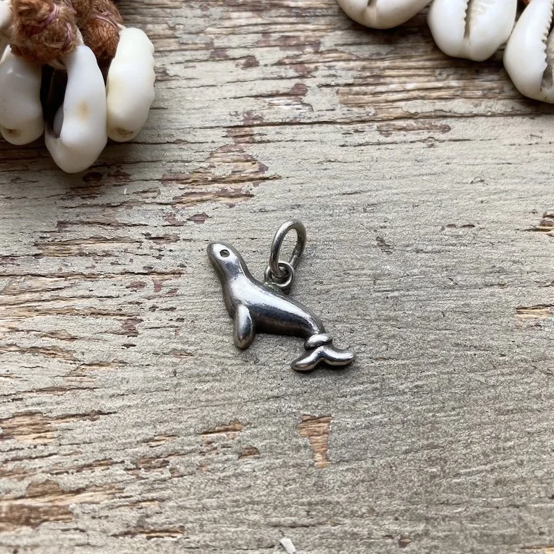 vintage sterling silver seal pendant 1.jpeg