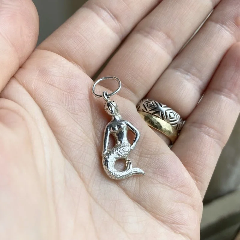 vintage sterling silver mermaid pendant 3.jpeg