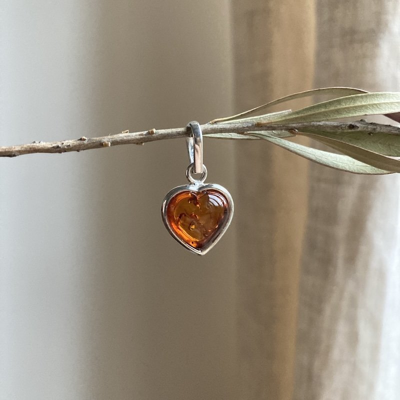 sterling silver and amber heart pendant 5.jpeg