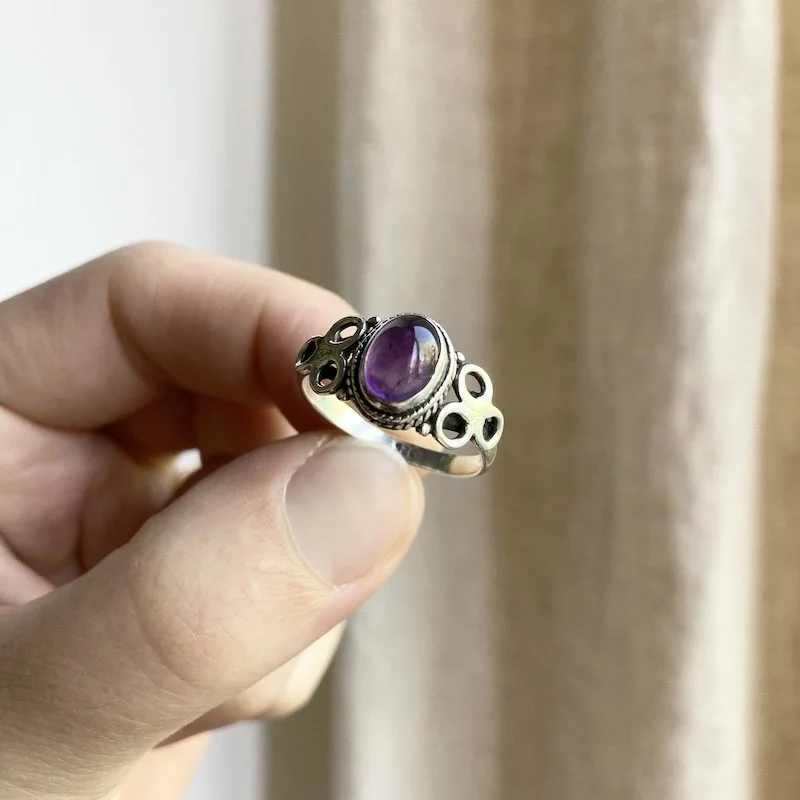 vintage sterling silver amethyst cabochon ring 1.jpeg