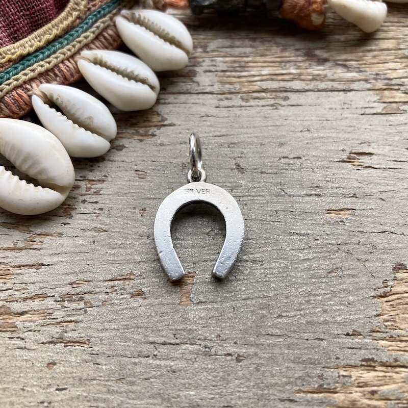 vintage sterling silver lucky horseshoe pendant 2.jpeg
