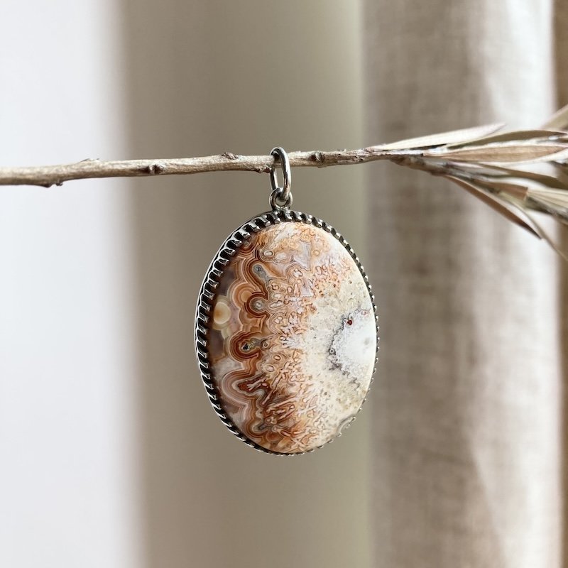 Beautiful Vintage Sterling Silver Lace Agate Pendant