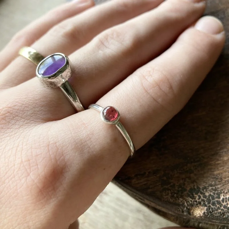 cute little sterling silver garnet cabochon ring 1.jpeg