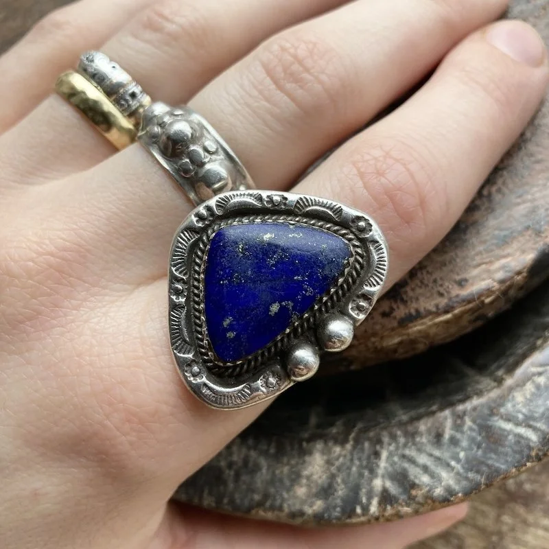 vintage Southwestern sterling silver and lapis lazuli ring 5.jpeg