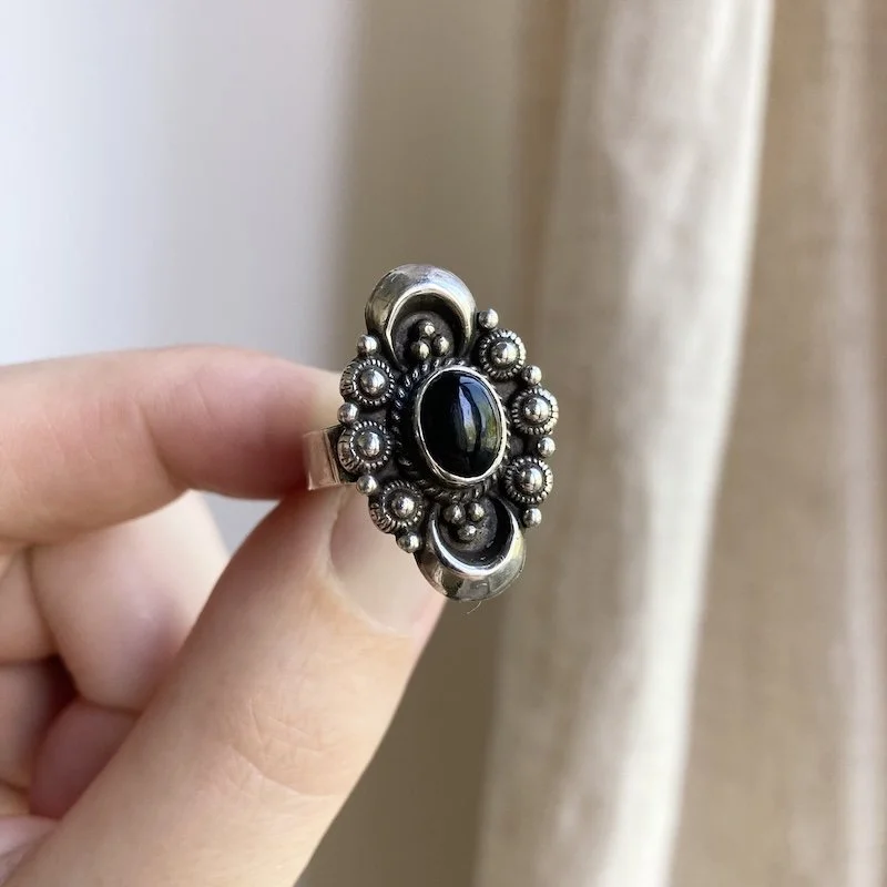 vintage ornate sterling silver and black onyx ring 4.jpeg