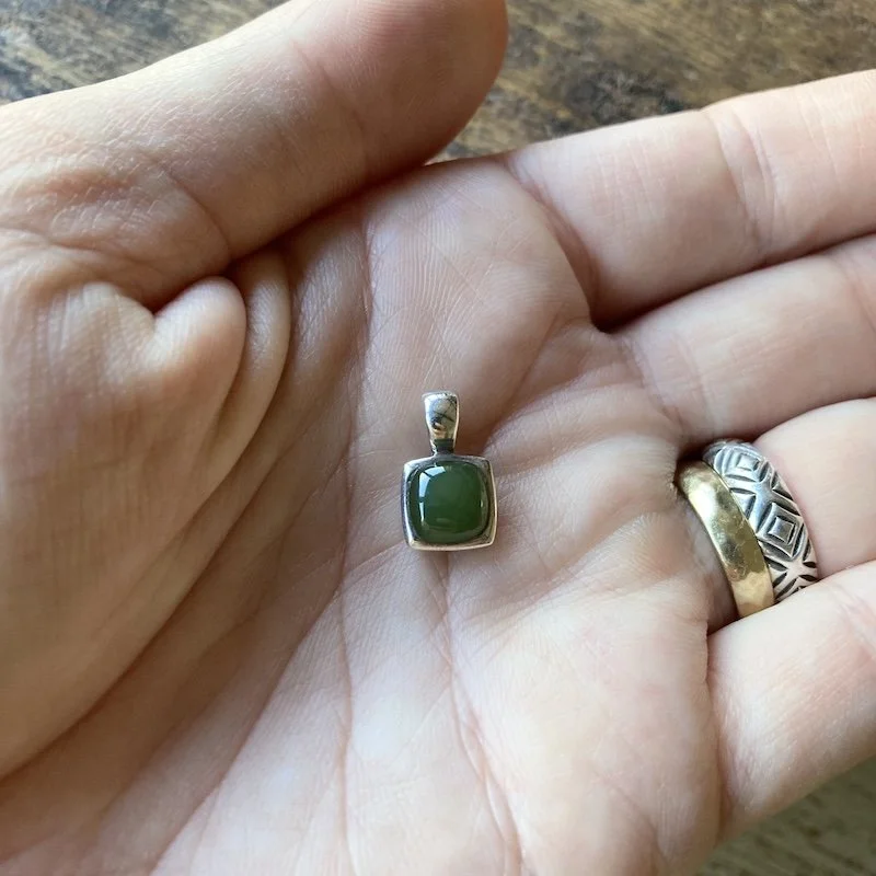 vintage sterling silver and jade pendant 3.jpeg