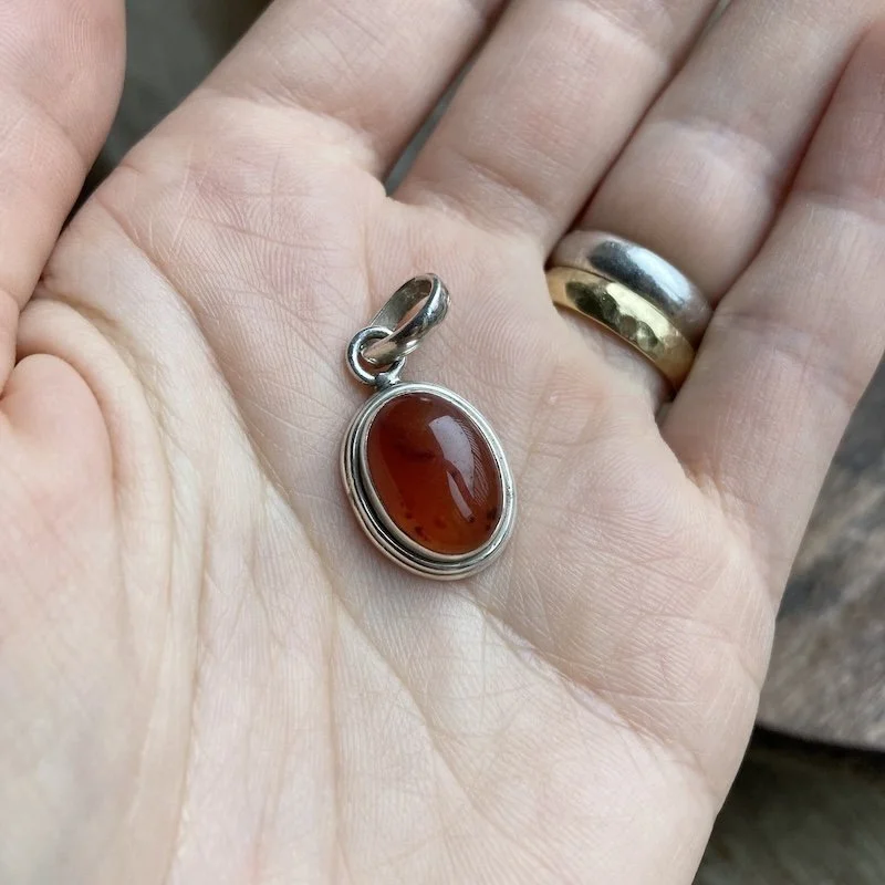 vintage sterling silver carnelian pendant 2.jpeg